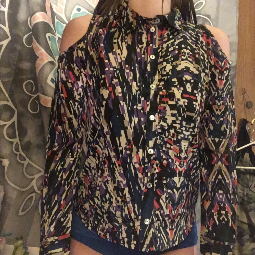 ‼️SOLD‼️Romeo and Juliet cold shoulder top